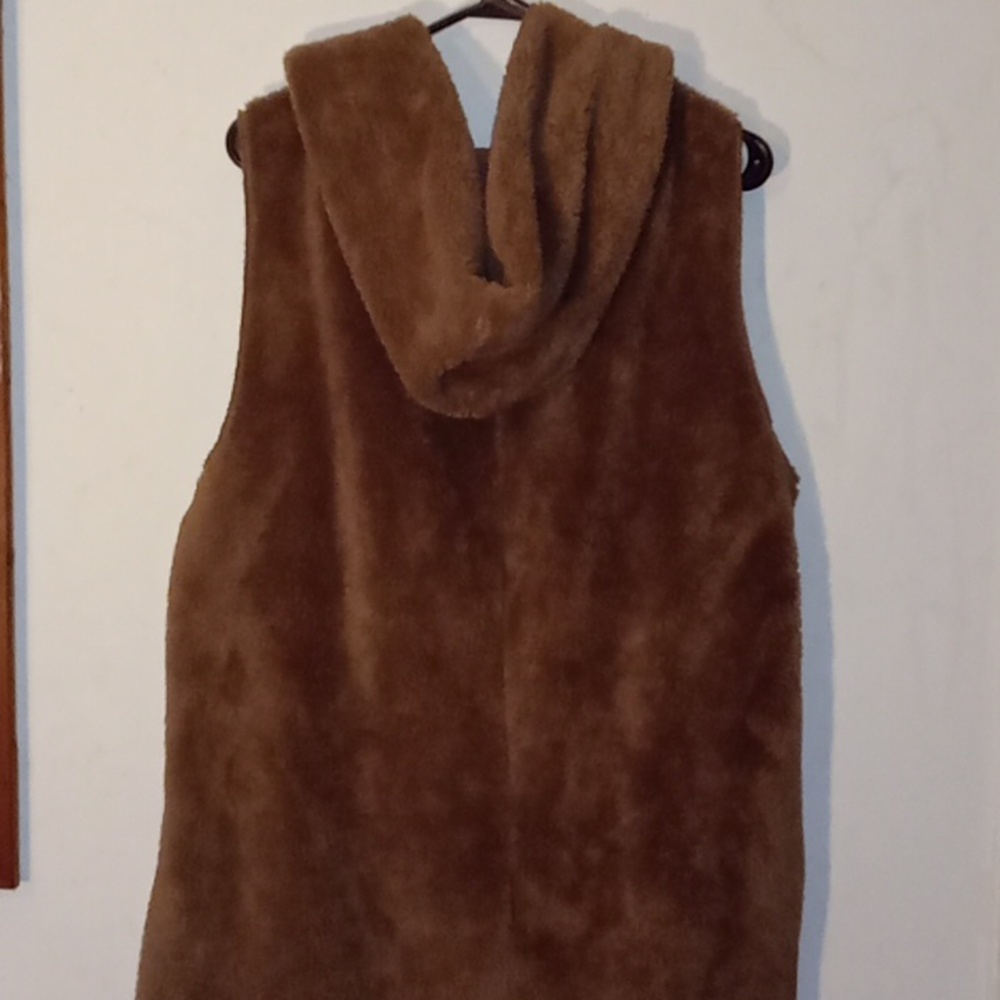 Hooded Faux Fur Vest - Picture 5 of 5